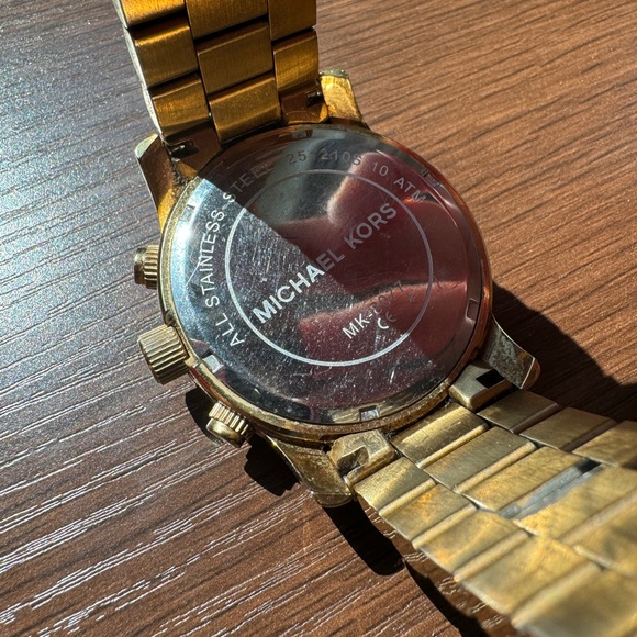 Michael Kors Oversized Runway Gold-Tone Watch - Picture 5 of 7